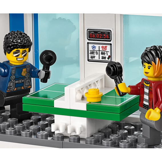Конструктор - Полицейски участък,  743 части Lego 109886 7