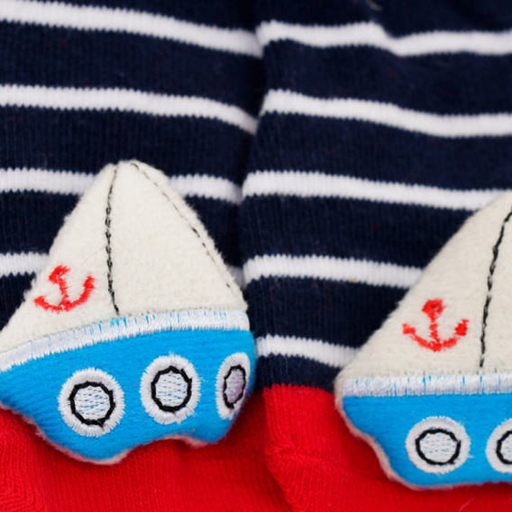 Чорапи с мека играчка за бебе за момче червени YO! 124900 2