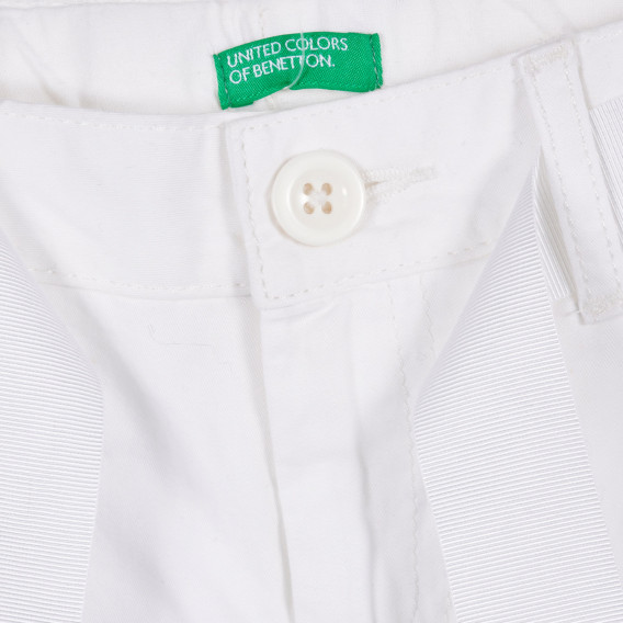 Памучни къси панталони с текстилен колан, бели Benetton 221506 2