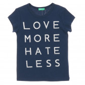 Памучна блуза с къс ръкав и надпис love more hate less, тъмно синя Benetton 224549 