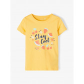 Тениска от органичен памук с надпис Stay cool, жълта Name it 233190 
