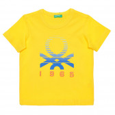 Памучна тениска с логото на бранда за бебе, жълта Benetton 236655 