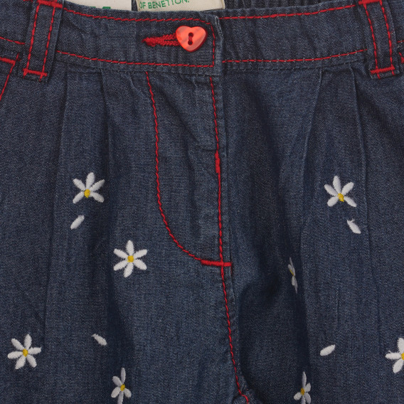 Памучен дънков панталон с апликация на цветя за бебе, син Benetton 260769 2