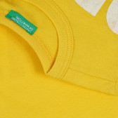 Памучна тениска с надпис Great за бебе, жълта Benetton 268274 3
