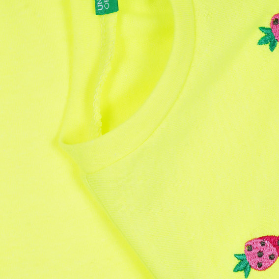 Тениска с къс ръкав и апликация на ягоди, жълта Benetton 268437 3