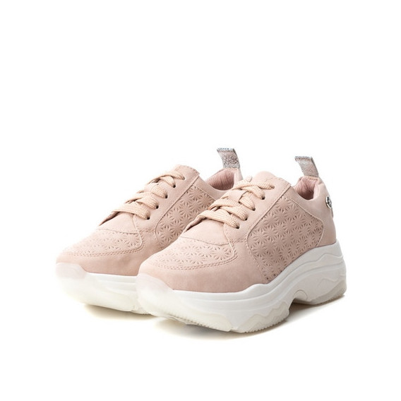 Спортни обувки за момиче в розов цвят с равна платформа XTI 28369 
