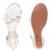 Елегантни сандали с апликация на цветя, бели Cool club 334787 3