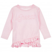 Розова туника с надпис Guess и дънкови шорти за бебе Guess 384045 2