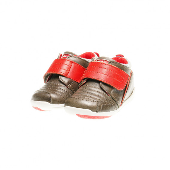 Кожени обувки за бебе момче с червен акцент Chicco 39905 