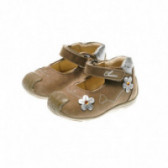 Кожени обувки за бебе момиче със сребристи цветя Chicco 39929 