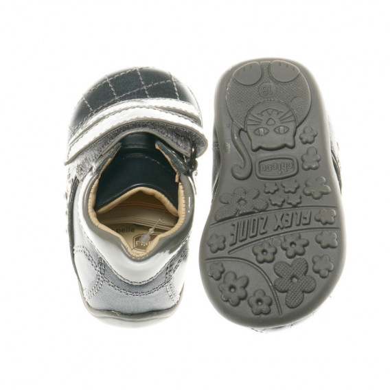Кожени обувки за бебе момиче с декорация капси Chicco 39964 3