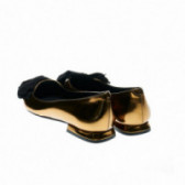 Елегантни златни обувки за момиче с черни детайли Helia 48766 2