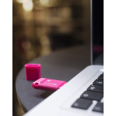 USB памет 32 GB в розово SONY 58850 2