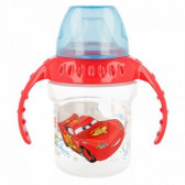 Чаша за малки деца с две дръжки в червено и силиконов накрайник за пиене с картинка cars Stor 60232 3