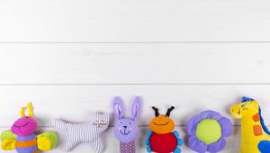 Играчките за новородено бебе – какво е подходящо и безопасно да изберете