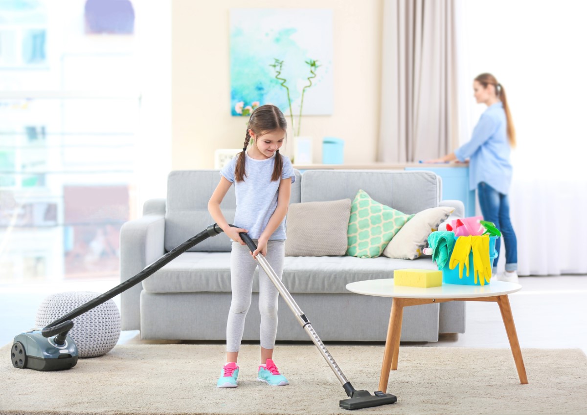 Mother,and,daughter,cleaning,home,together